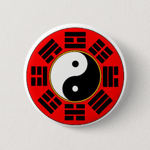 Roter chinesischer Balancen-Harmonie Bagua Trigram Button