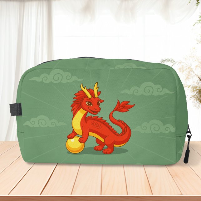 Roter chinesischer Drache auf Grün Waschbeutel (Von Creator hochgeladen)