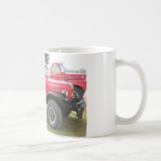 Roter Dodge-Power-Lastwagen Tasse
