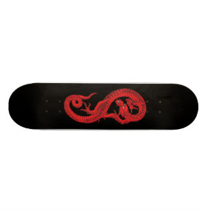 Roter Drache auf Schwarzem Skateboard