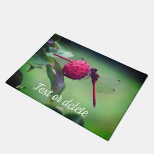 Roter Dragonfly auf Dogwood Frucht Personalisiert Fußmatte