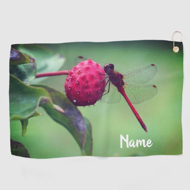 Roter Dragonfly auf Dogwood Frucht Personalisiert Golfhandtuch (Horizontal)