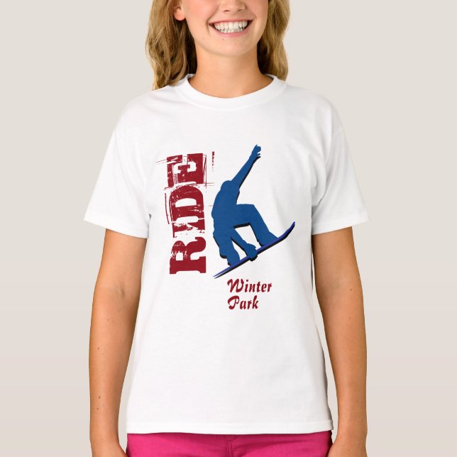 Roter Fahrwinter-ParkSnowboard T-Shirt (Vorderseite)