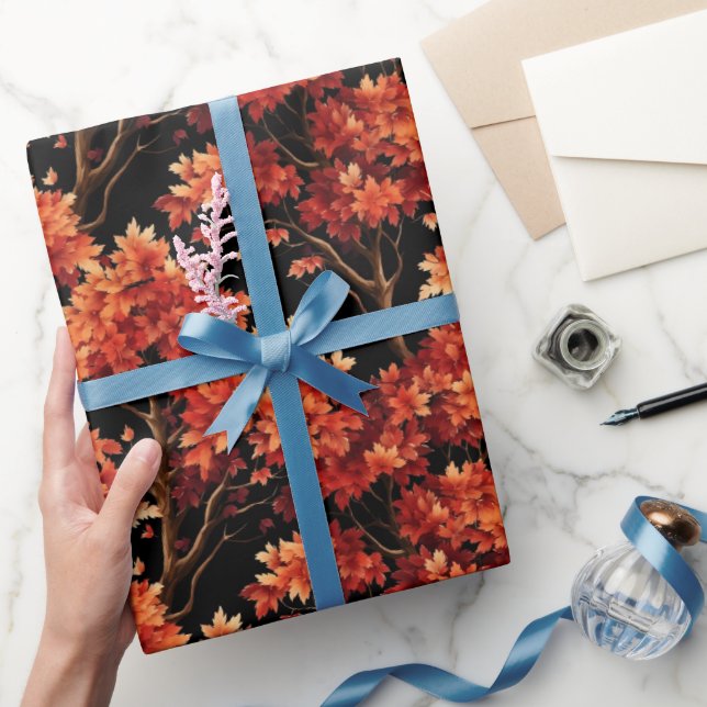 Roter Fall Ahornbaum Nahtloses Muster Grafik Geschenkpapier (Schenken)