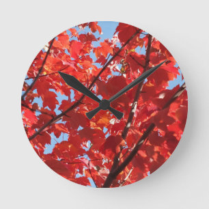 Roter Fall Runde Wanduhr