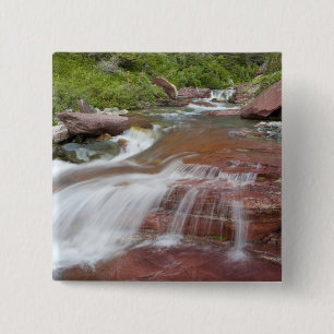 Roter Felsen in Baring Creek im Glacier National Button