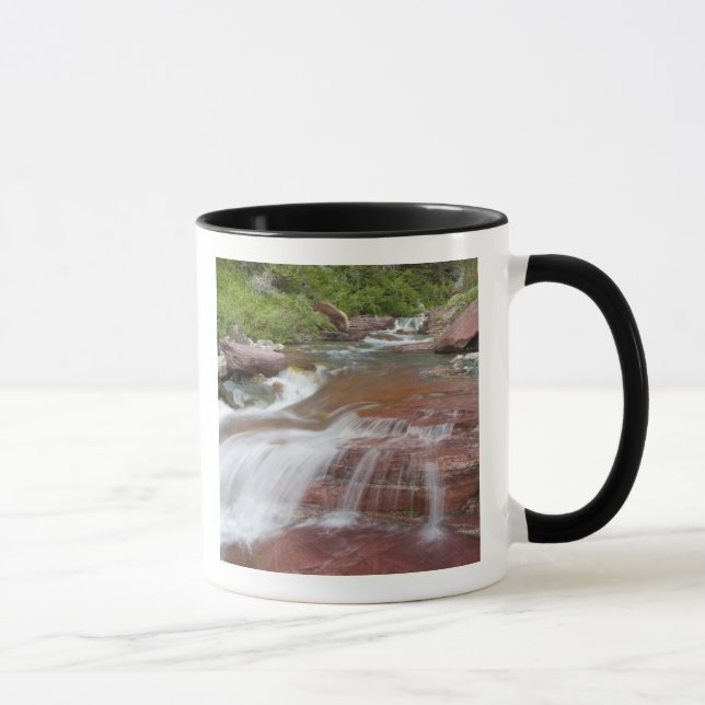 Roter Felsen in Baring Creek im Glacier National Tasse (Rechts)