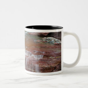 Roter Felsen in Baring Creek im Glacier National Zweifarbige Tasse