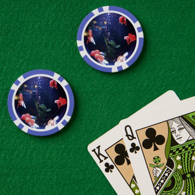 Roter Fisch in Glasfischschüssel Pokerchips (Pokertisch (doppelt))