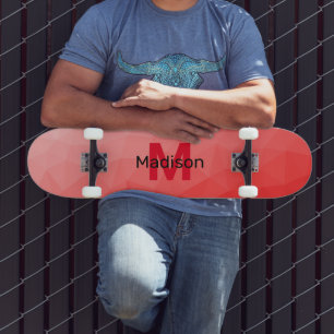 Roter geometrischer Maschenmuster-Monogramm Skateboard