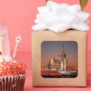 Roter Himmel für den Start der Raumfähre Atlantis Quadratischer Aufkleber