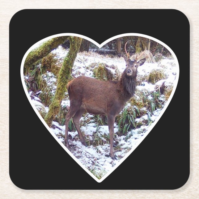 Roter Hirschstag im Schneepapier-Untersetzer Rechteckiger Pappuntersetzer (Vorderseite)