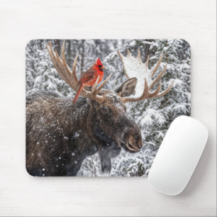 Roter Kardinal auf schneebedecktem Elchgeweih Mousepad