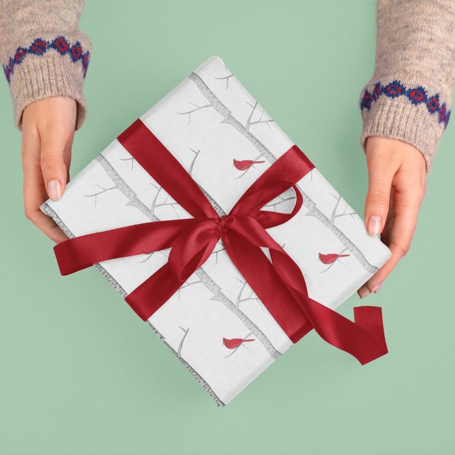 Roter Kardinal im Winter Birch Tree Geschenkpapier (Simple red cardinal holiday gift wrap with winter birch tree)