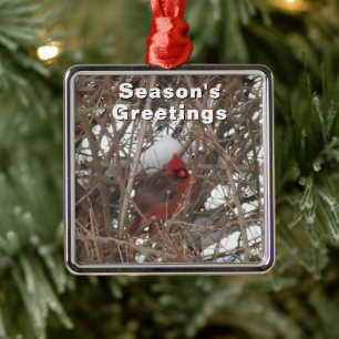 Roter Kardinal im Winterschmuck Ornament Aus Metall