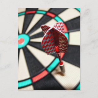 Roter, karierter Dartboard Postkarte