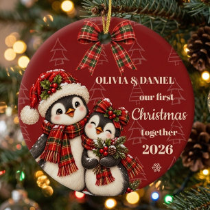 Roter Karo-Pinguin Unser erstes Weihnachten zusamm Keramik Ornament