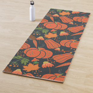 Roter Kürbis nahtlos Muster und Karotten Yogamatte