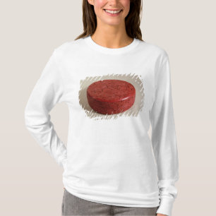 Roter Lackkasten verziert mit Pfingstrosen, T-Shirt