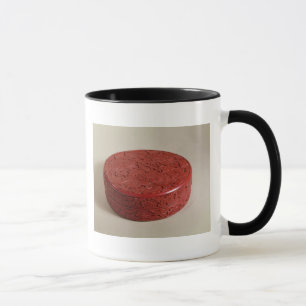 Roter Lackkasten verziert mit Pfingstrosen, Tasse