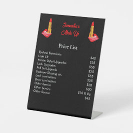 Roter Lipstick auf der Zungenschwarz mit Individue Sockelschild