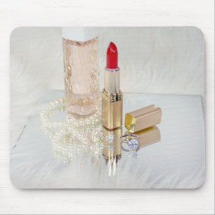 Roter Lipstick und Schmuck Mousepad
