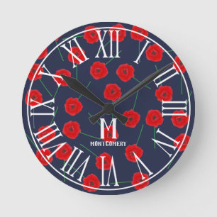 Roter Mohn-Blume und Navy Blue  Monogramm Runde Wanduhr