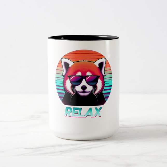 Roter Panda mit Sonnenbrille mit dem Wort Relax Zweifarbige Tasse (Mittel)