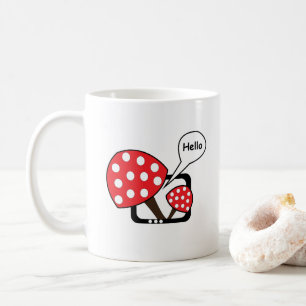Roter Pilz sagt Hallo vom Fernsehen Kaffeetasse