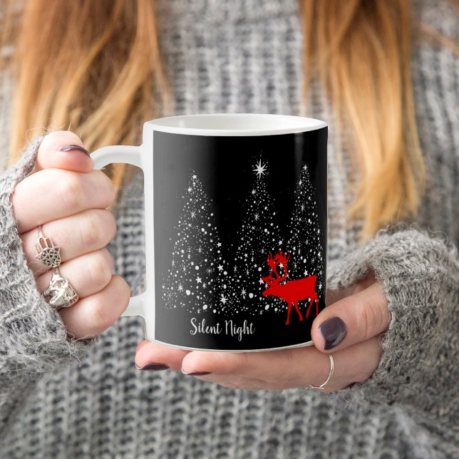 Roter Rentier Weißer Weihnachtsbaum Stille Nacht Kaffeetasse (Von Creator hochgeladen)