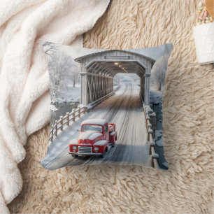 Roter Retro-LKW und gedeckte Brücke Kissen
