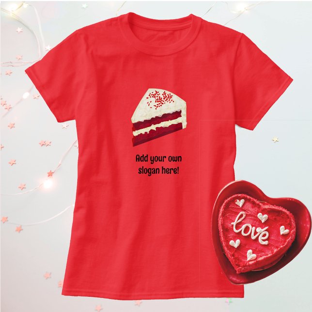 Roter Samtkuchen Dessert mit Ihrem Slogan T-Shirt (Von Creator hochgeladen)