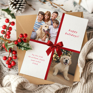 Roter Schleifenbogen verpacktes Geschenk 2 Foto Fa Feiertagskarte