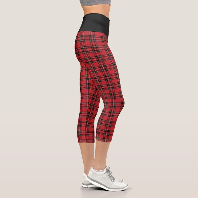 Roter Schwarzer Tartan Karierter Hochgebirgspänner Capri Leggings (Rechts)
