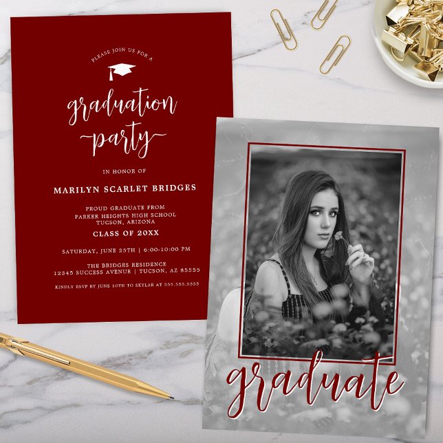 Roter Single Foto Script Abschluss Einladung (red modern simple graduation party invitation for high school college senior with single photo back)