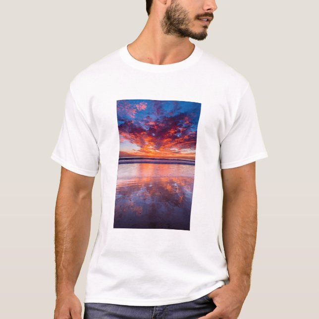 Roter Sonnenuntergang über dem Meer, Kalifornien T-Shirt (Vorderseite)
