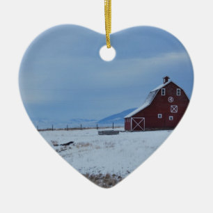 Roter Stall im Winter Rocky Mountains Keramik Ornament