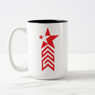 Roter Stern mit Chevron-Pfeilen Zweifarbige Tasse