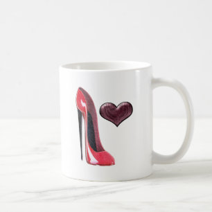 Roter Stilett-Schuh und Herz Tasse