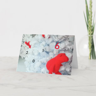 Roter Teddybär im Weihnachtsbaum 2016 Feiertagskarte