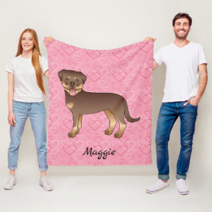 Roter und brauner Rottweiler auf rosa Herzen und N Fleecedecke