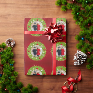 Roter und grüner Weihnachtskranz wiederholt ein Fo Geschenkpapier