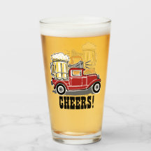 Roter Vintager LKW jubelt Bier-Glas zu