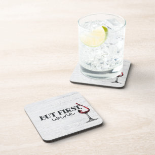 Roter Wein auf weißem Holz Getränkeuntersetzer