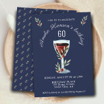 Roter Wein Rose Watercolor Navy Blue 60. Geburtsta Einladung<br><div class="desc">Roter Wein Rose Watercolor Navy Blue 60. Geburtstag Einladung. Das Design ist mit Aquarellglas,  Rose und Zweigen auf marineblau gehalten. Der Text ist weiß und vollständig anpassbar. Eleganter und rustikaler 60. Geburtstag Einladung für eine Frau oder einen Mann.</div>