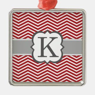 Roter weißer Monogramm-Buchstabe K Zickzack Ornament Aus Metall