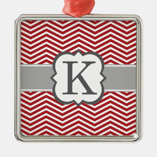 Roter weißer Monogramm-Buchstabe K Zickzack Ornament Aus Metall (Vorne)