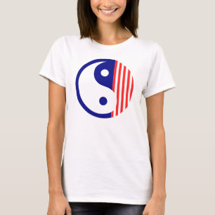 Roter weißer und blauer Yin Yang T-Shirt