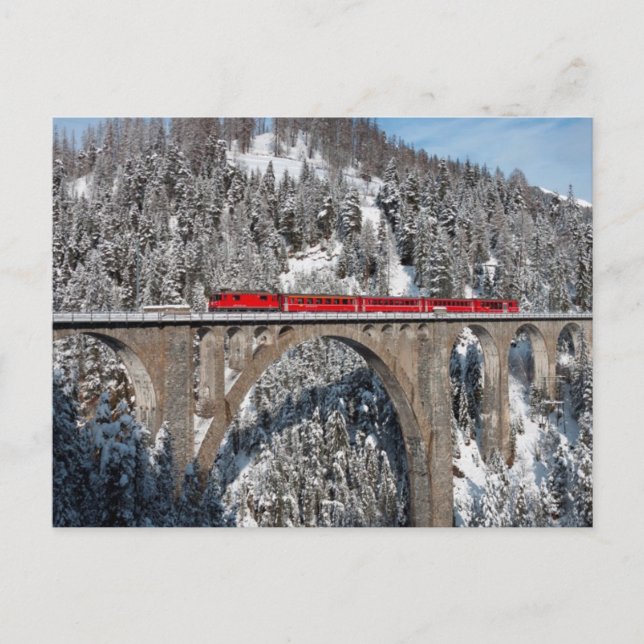 Roter Zug Pine Snow Covered Mountains Schweiz Postkarte (Vorderseite)