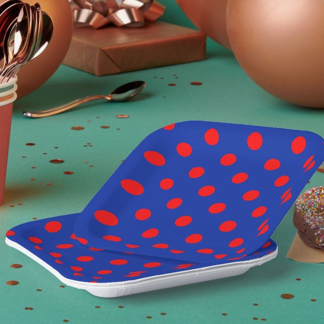 Rotes auf blauem Polka-Punkte-Musterdesign  Pappteller (Von Creator hochgeladen)